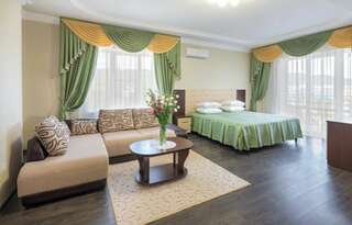 Гостиница Роял Геленджик Полулюкс с видом на море-1