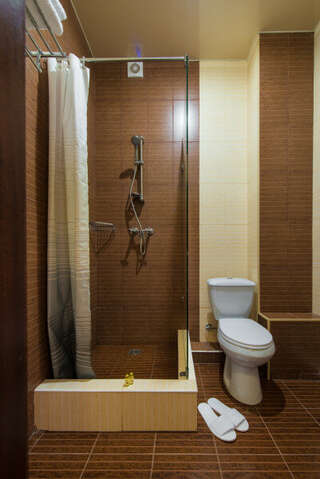 Гостиница Роял Геленджик Двухместный номер «Комфорт» с 1 кроватью или 2 отдельными кроватями и балконом-4