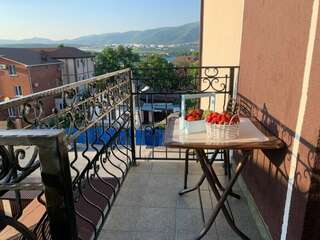 Гостиница Роял Геленджик Семейный номер с видом на море-1