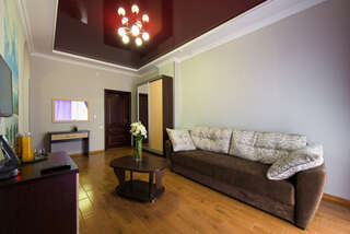 Гостиница Роял Геленджик Люкс с балконом-2